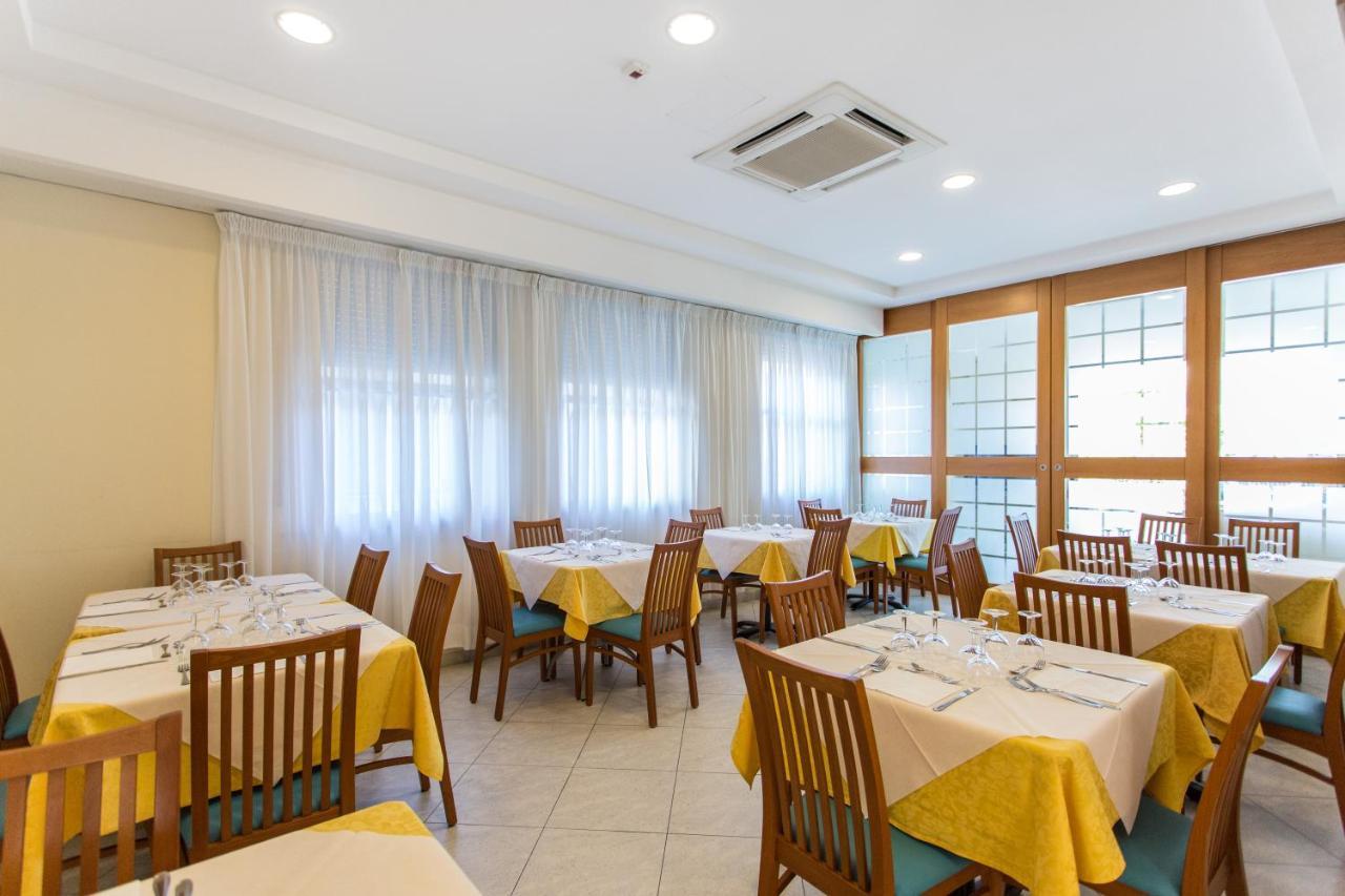 Hotel Savana Rimini Exterior foto
