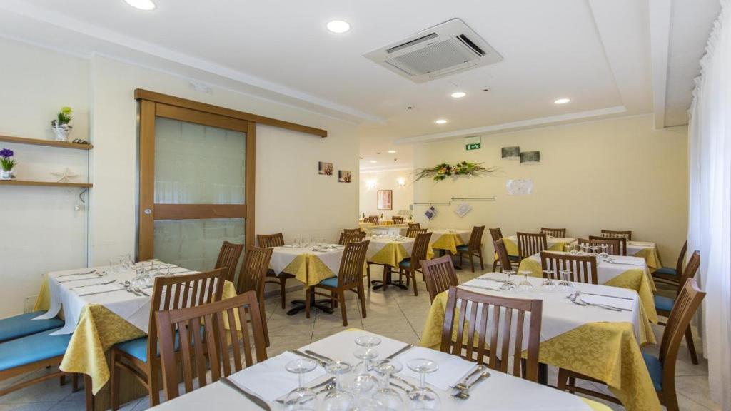 Hotel Savana Rimini Exterior foto
